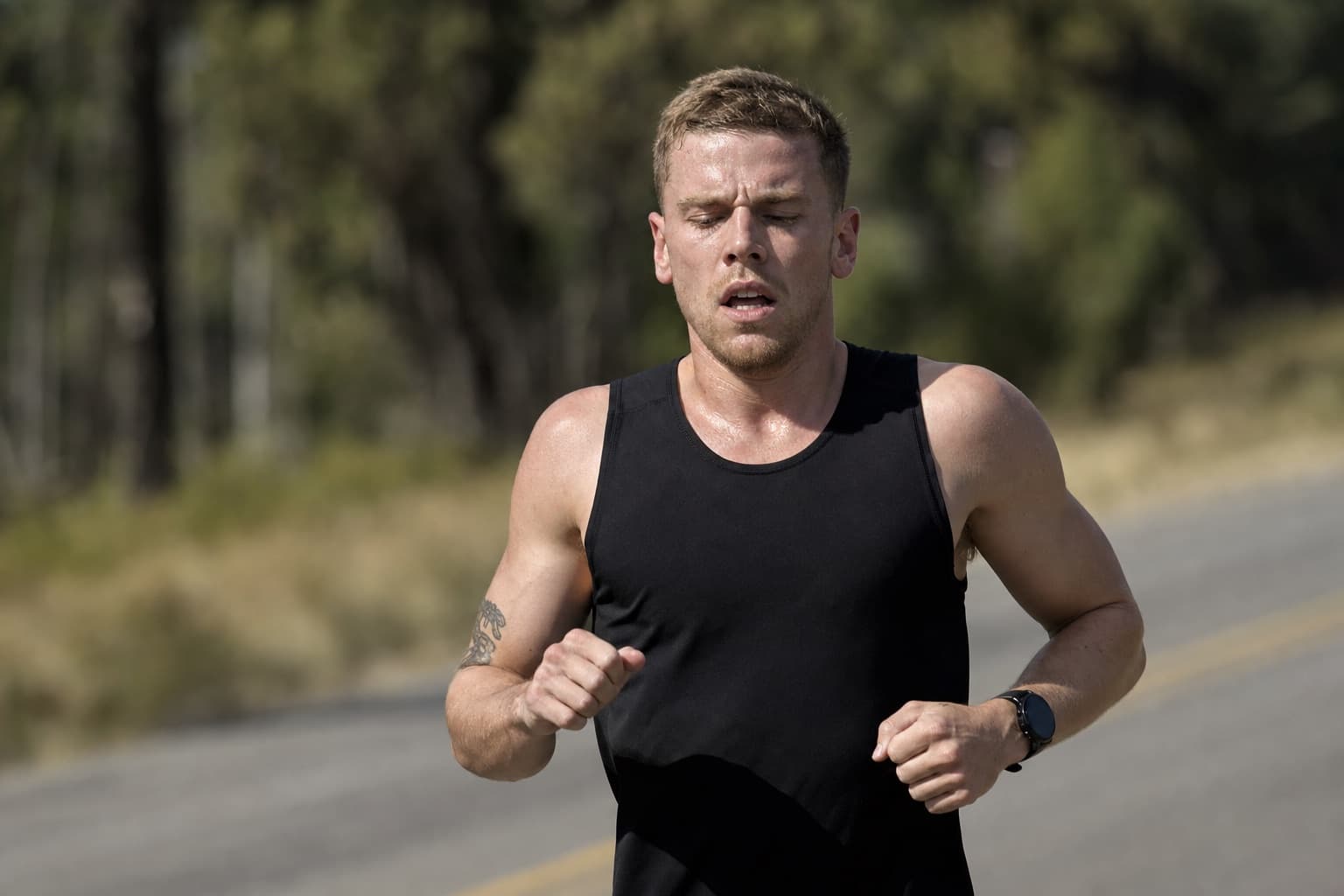 Runner holding a hard, steady effort during a solo threshold field test.